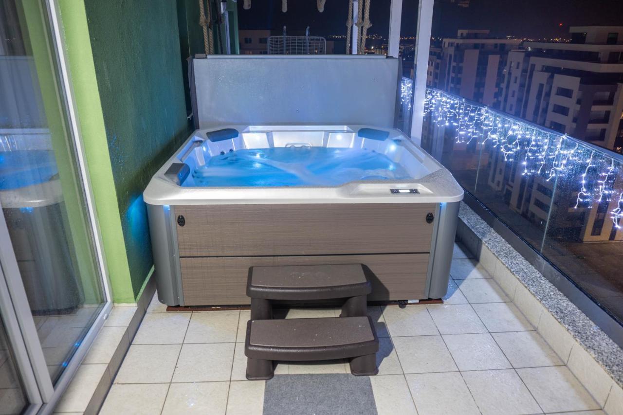 Ferienwohnung White Dream Penthouse With Jacuzzi Brașov Exterior foto