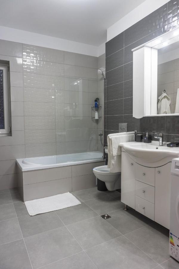 Ferienwohnung White Dream Penthouse With Jacuzzi Brașov Exterior foto