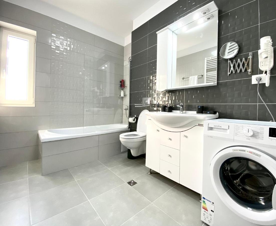 Ferienwohnung White Dream Penthouse With Jacuzzi Brașov Exterior foto