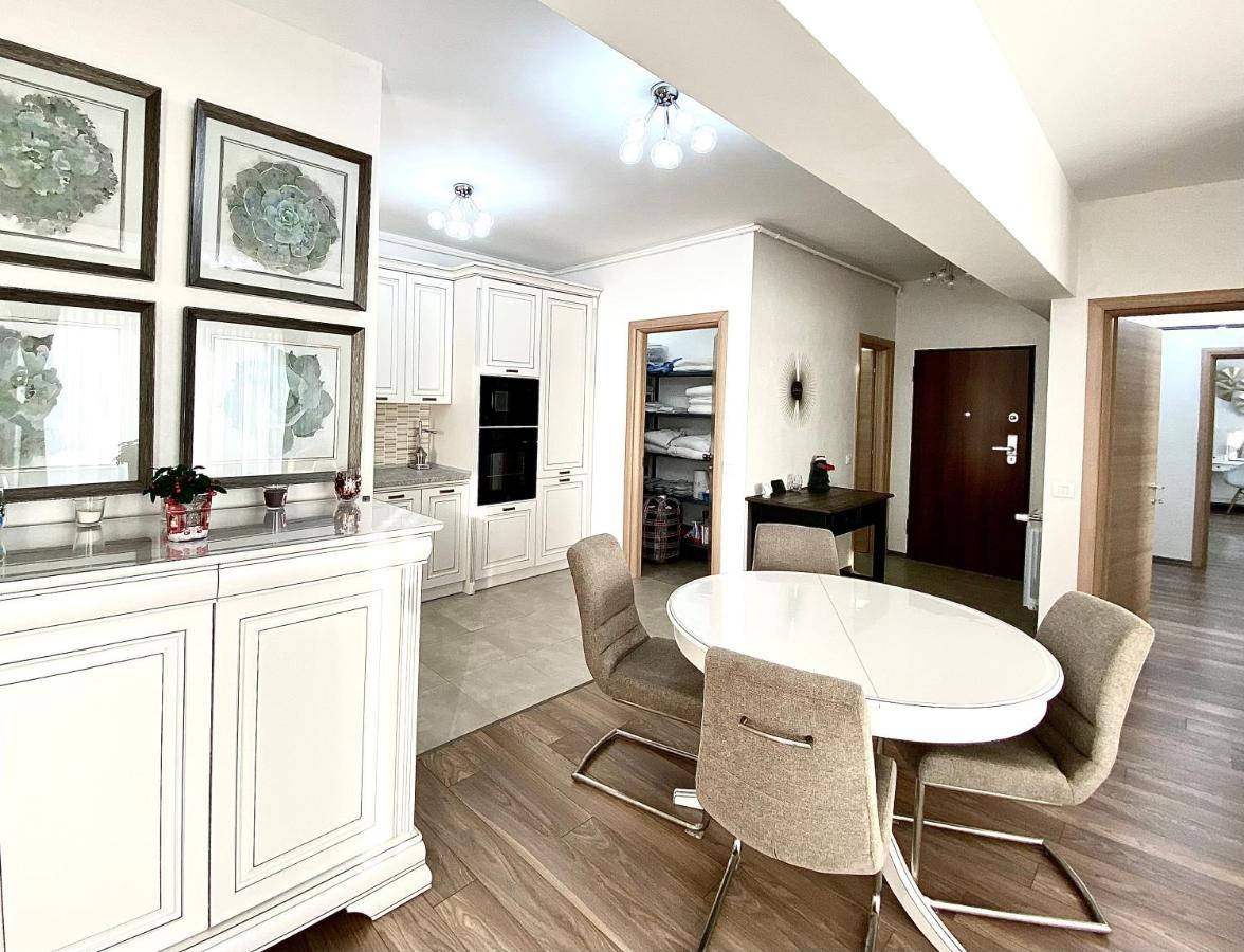 Ferienwohnung White Dream Penthouse With Jacuzzi Brașov Exterior foto