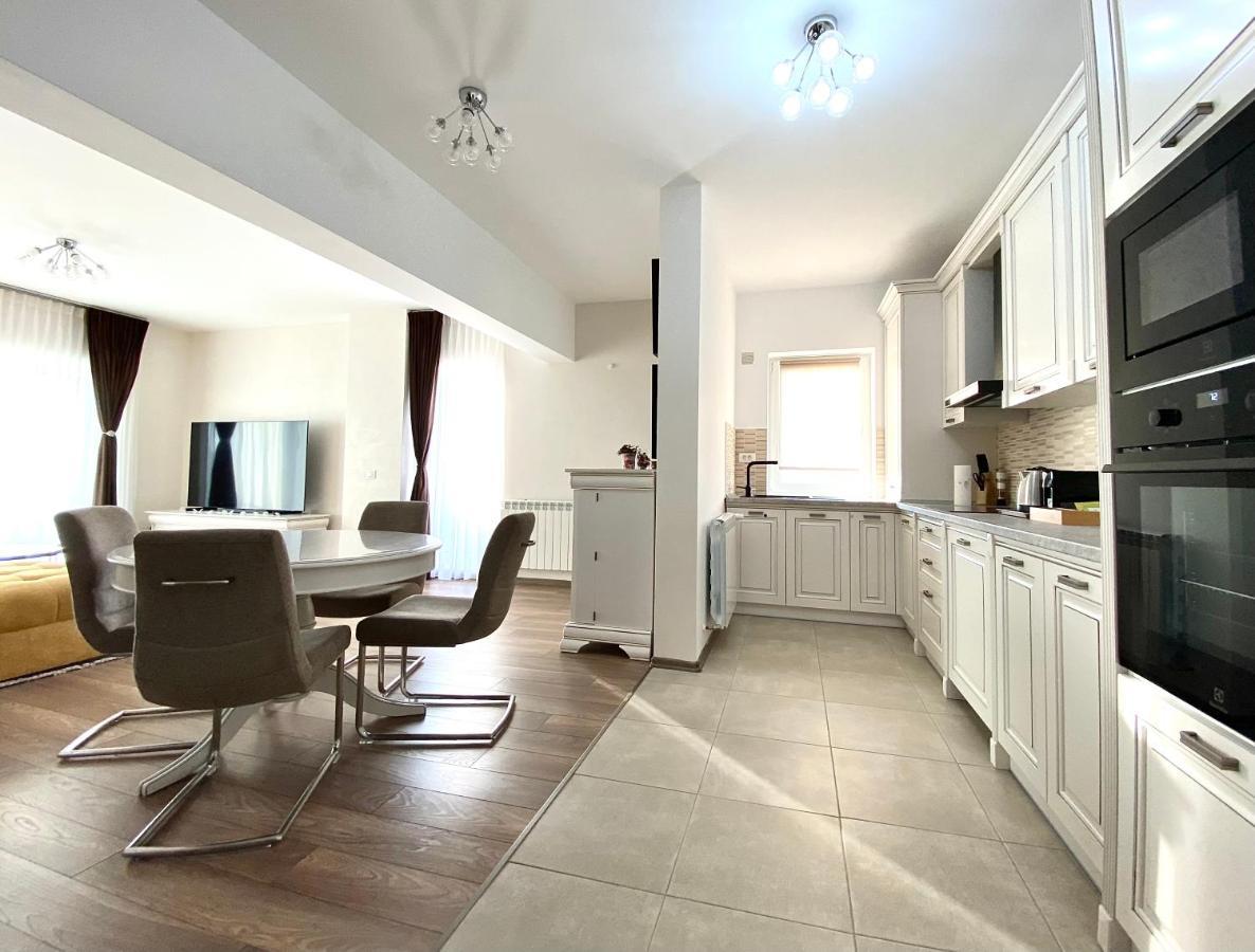 Ferienwohnung White Dream Penthouse With Jacuzzi Brașov Exterior foto