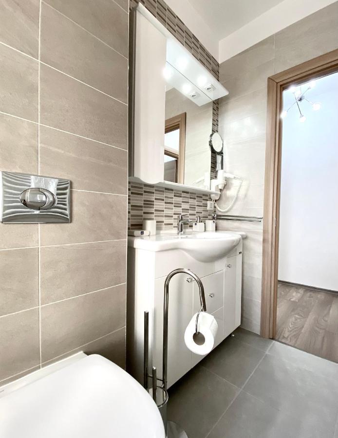Ferienwohnung White Dream Penthouse With Jacuzzi Brașov Exterior foto
