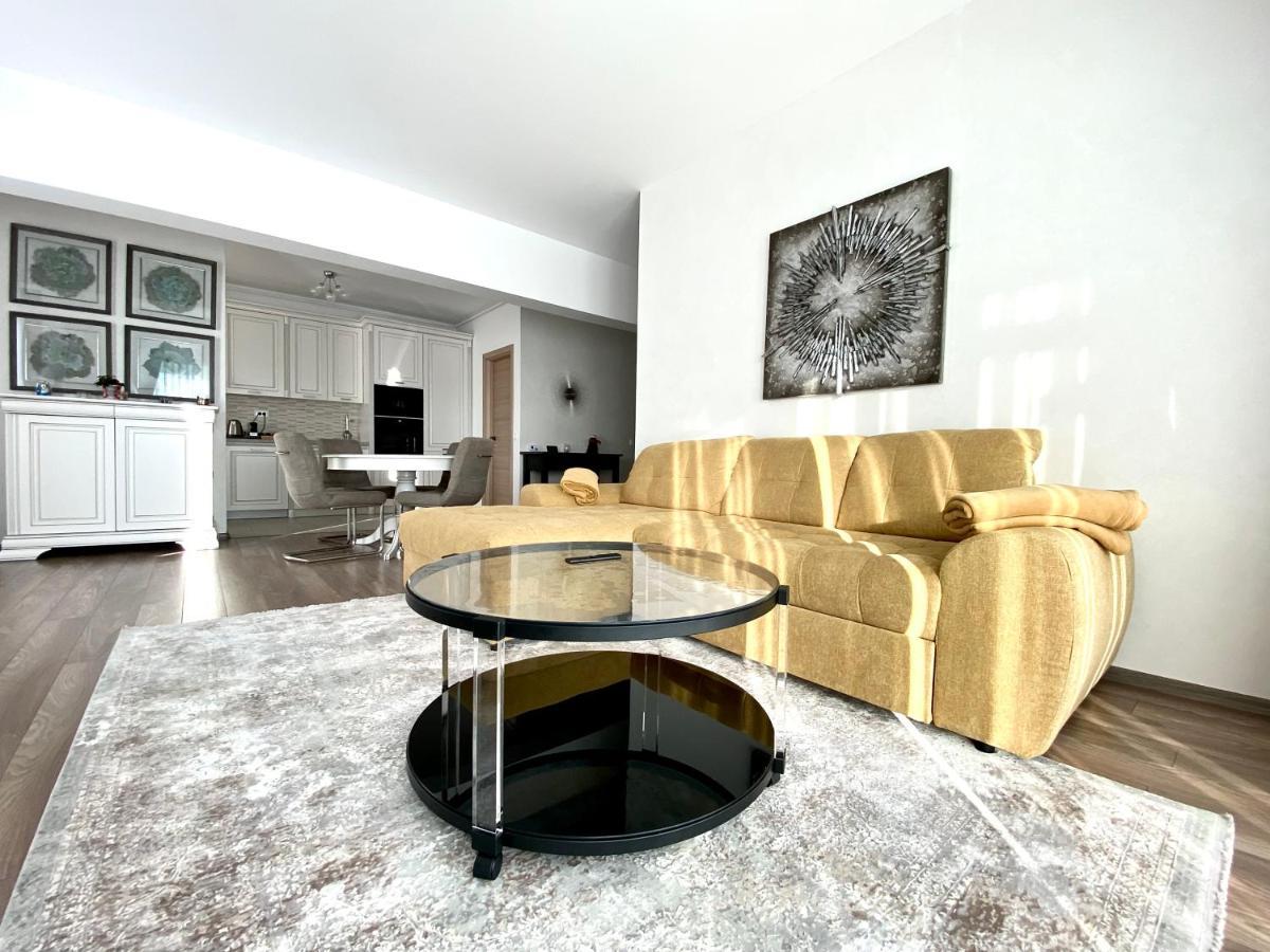 Ferienwohnung White Dream Penthouse With Jacuzzi Brașov Exterior foto