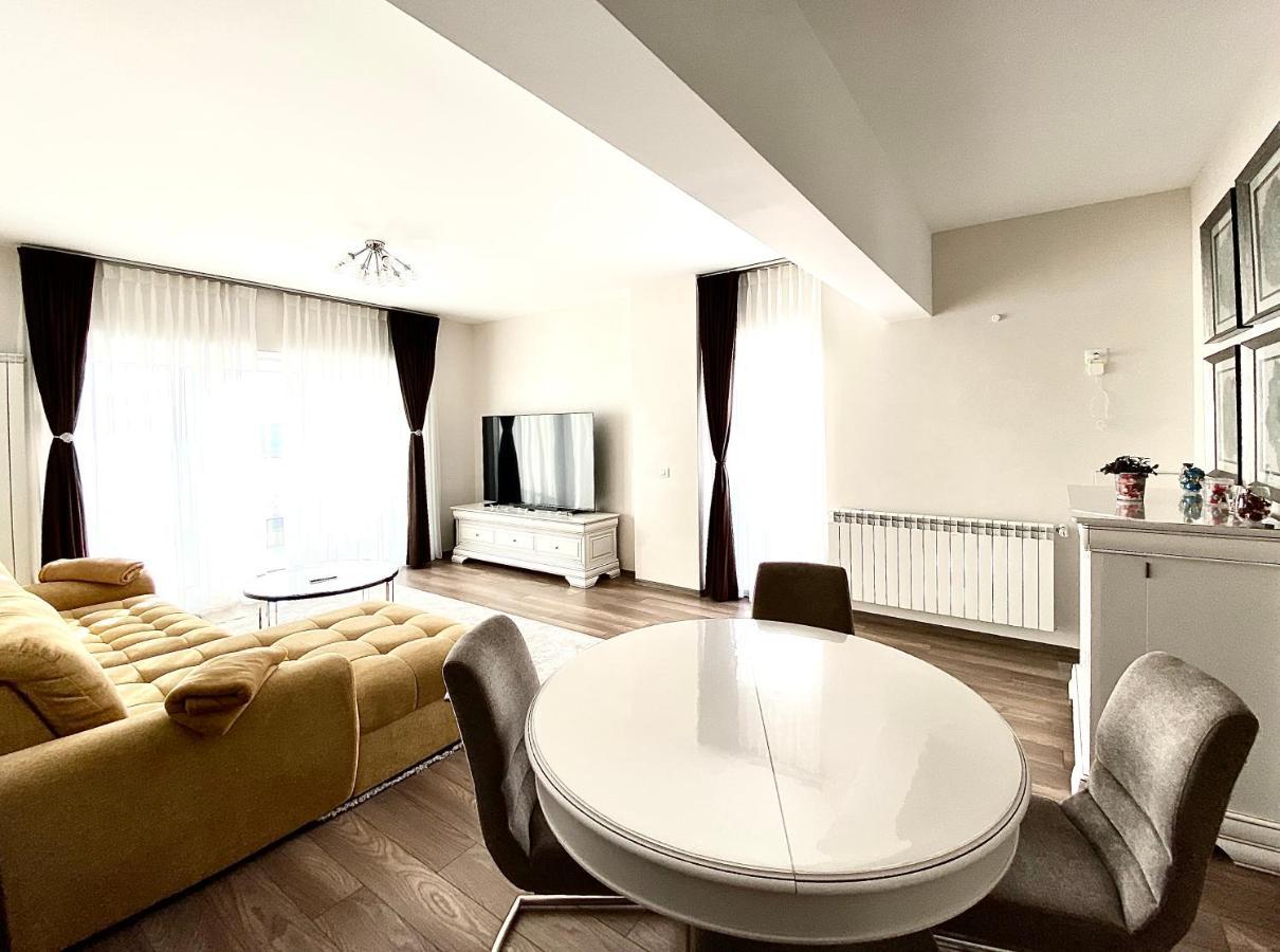 Ferienwohnung White Dream Penthouse With Jacuzzi Brașov Exterior foto